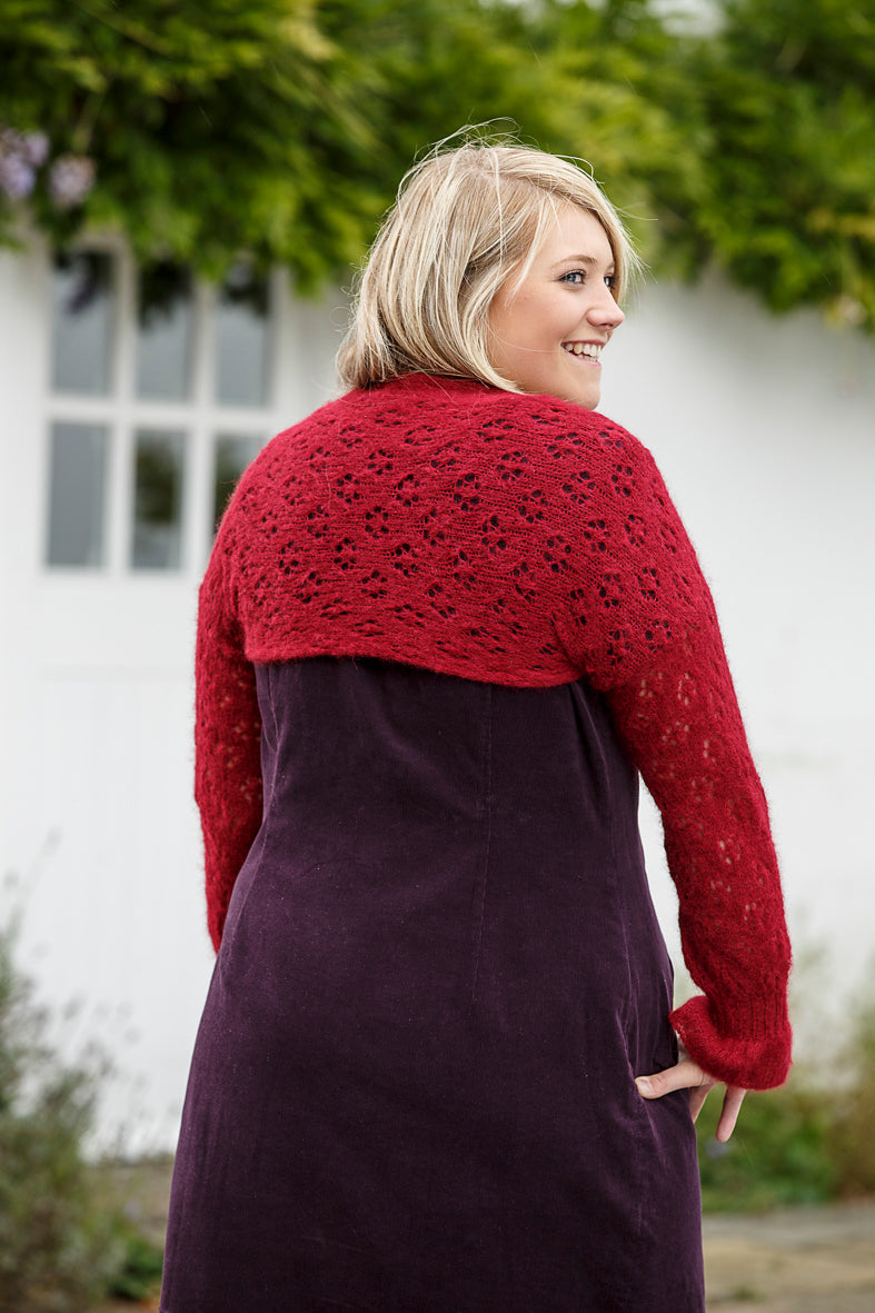 Fyberspates Pattern - Aowena Shrug by Vladimira Ilkovicova
