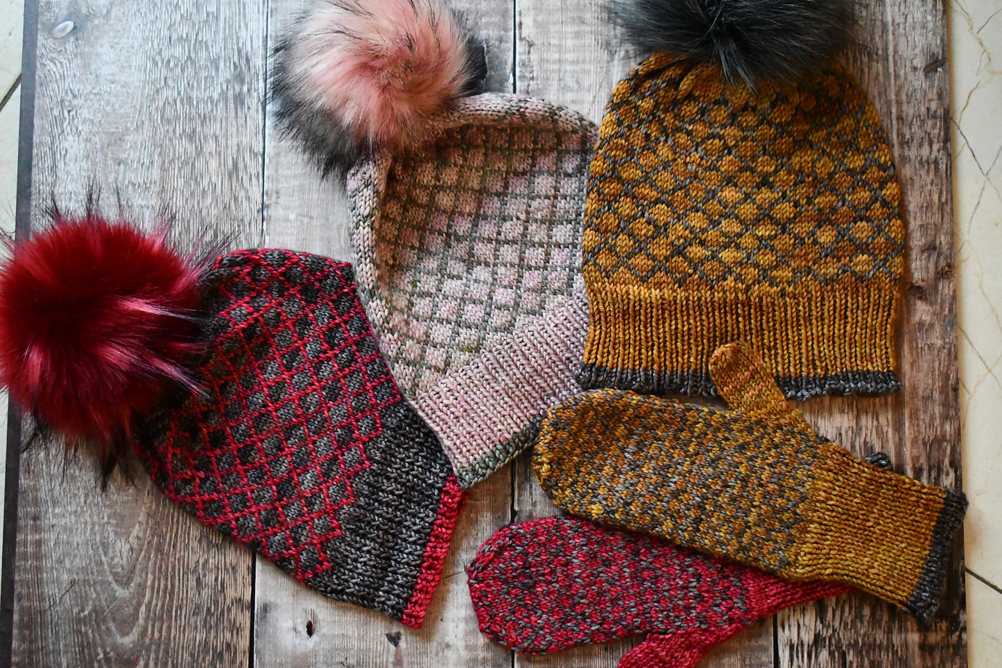 Fyberspates Pattern - True Queen Hat and Mitts Set