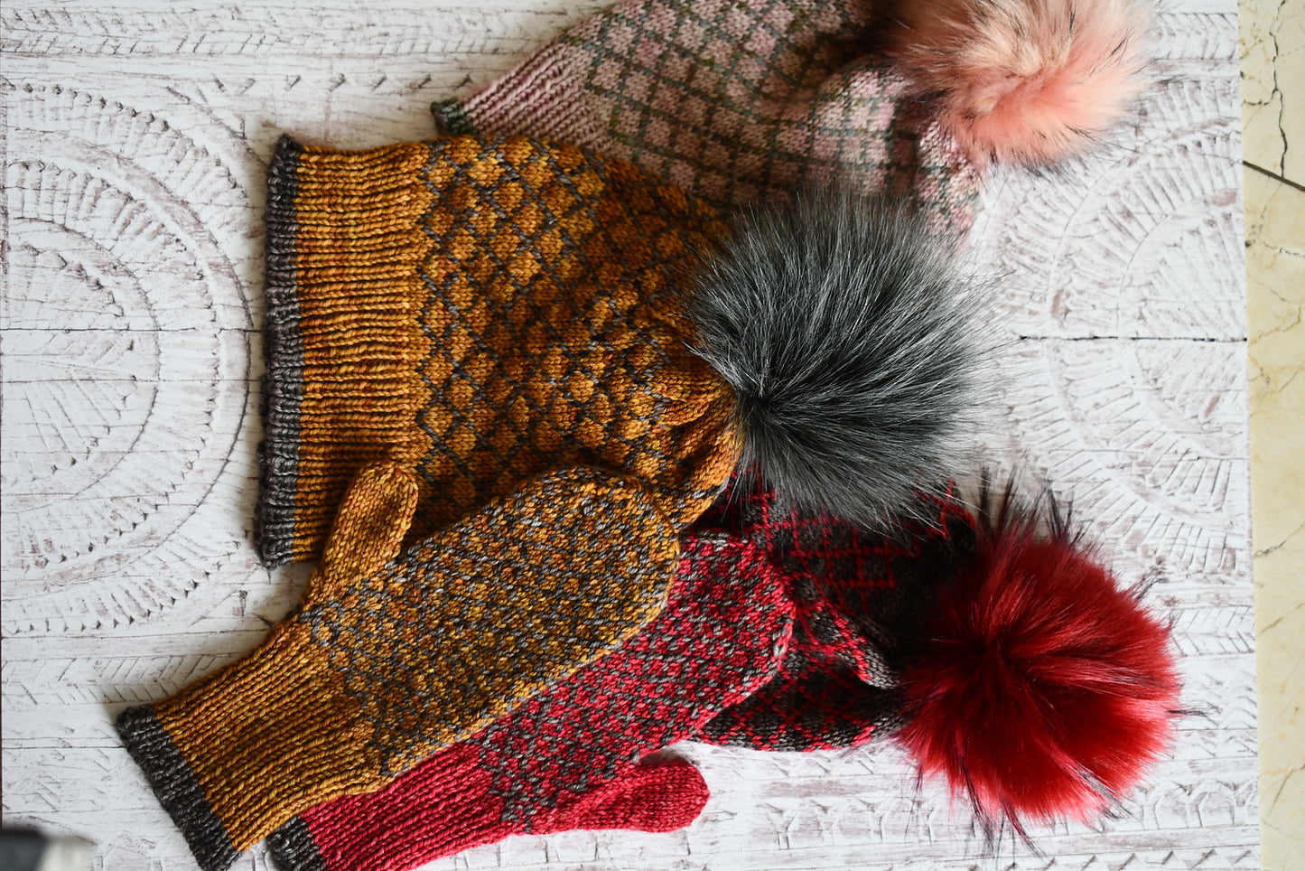 Fyberspates Pattern - True Queen Hat and Mitts Set
