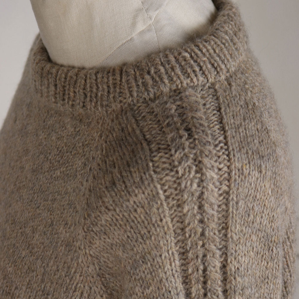 Rannerdale shoulder and neckline detail